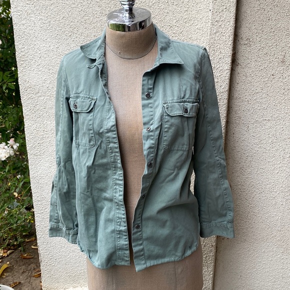 Madewell fabulous jacket shirt with great pockets & buttoned down front - Picture 3 of 12